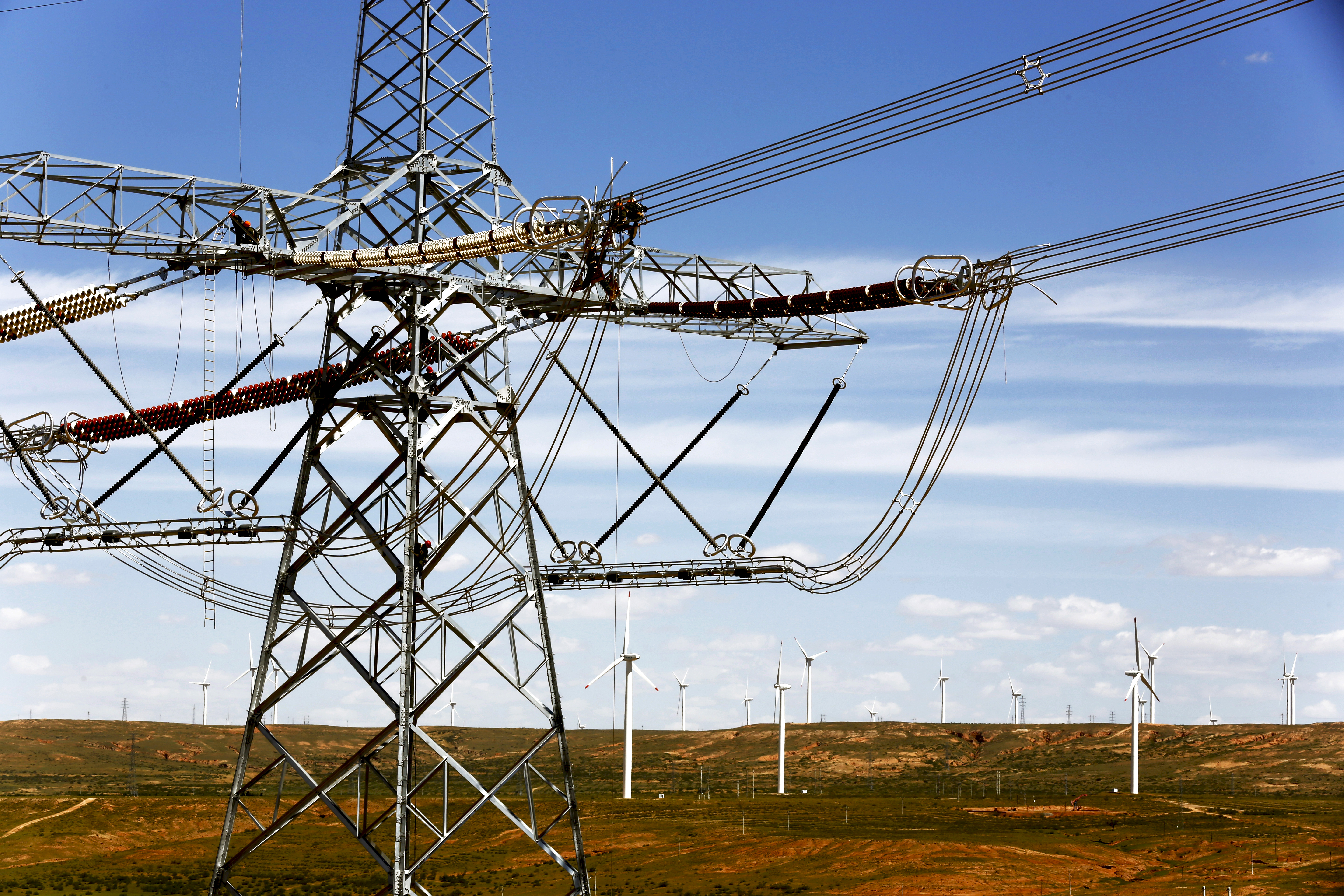 2017年 《清潔能源外送》靈紹特高壓輸電線路-寧夏送變電工程公司-額爾德尼-.jpg