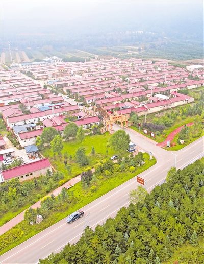     依托六盤山國家森林公園、老龍?zhí)毒皡^(qū)等生態(tài)資源，涇源縣大力發(fā)展農家樂，帶動村民增收致富。